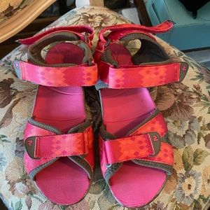 MERRELL waterproof surf strapBeach Sandals for walking on the beach